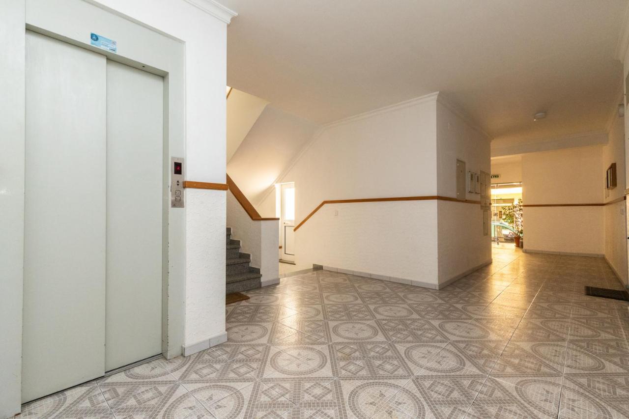 Apartment Front View Flat Armacao de Pera